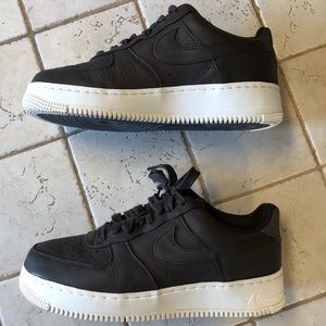 Men’s sz 9.5 Nike Air Force